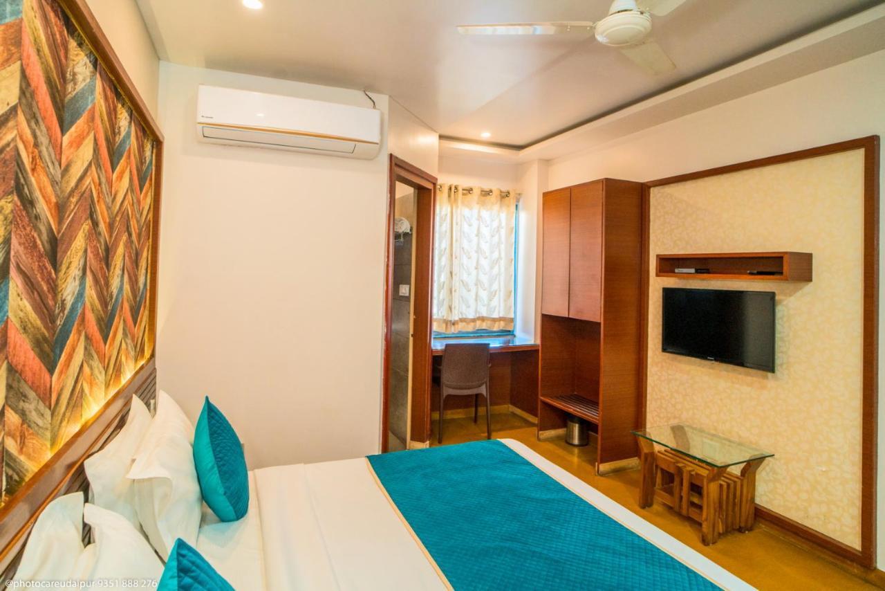 Uddhav A Family Hotel